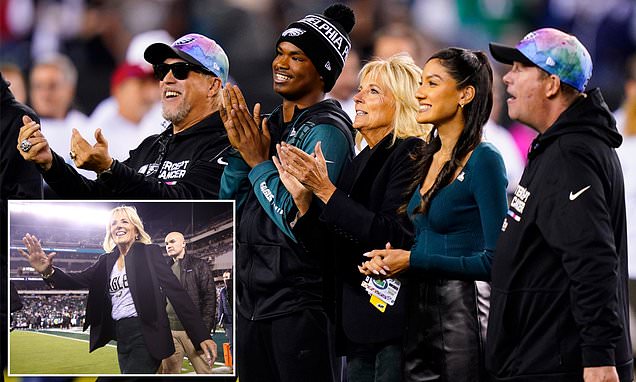Jill Biden BOOED during Philadelphia Eagles game while appearing for POTUS' Cancer Moonshot program