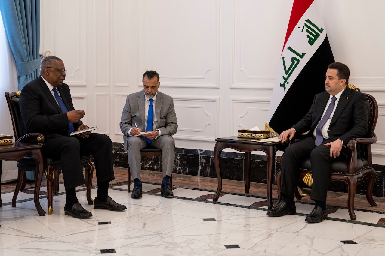 During Middle East Tour, Austin Talks Daesh, Partnership With Iraqi Leaders