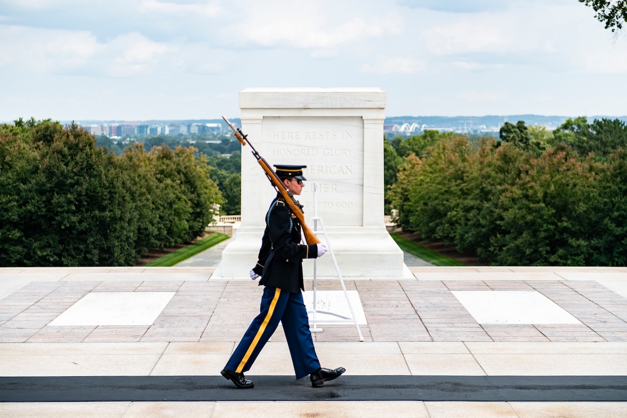 First Tomb Badge Awarded to Female Infantry Soldier