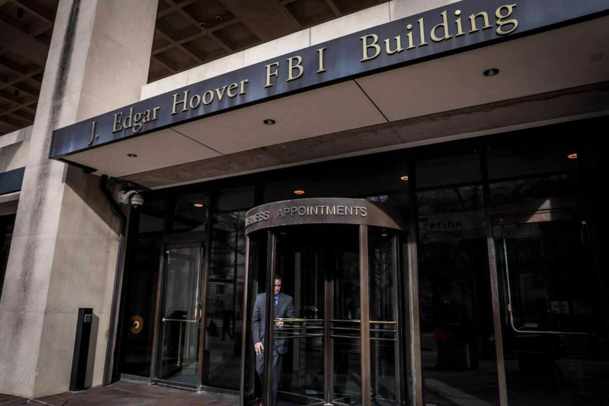 FBI Bulletin Warns of Bomb Threat, Spike in Calls for ‘Civil War’ After Raid of Trump’s Resort