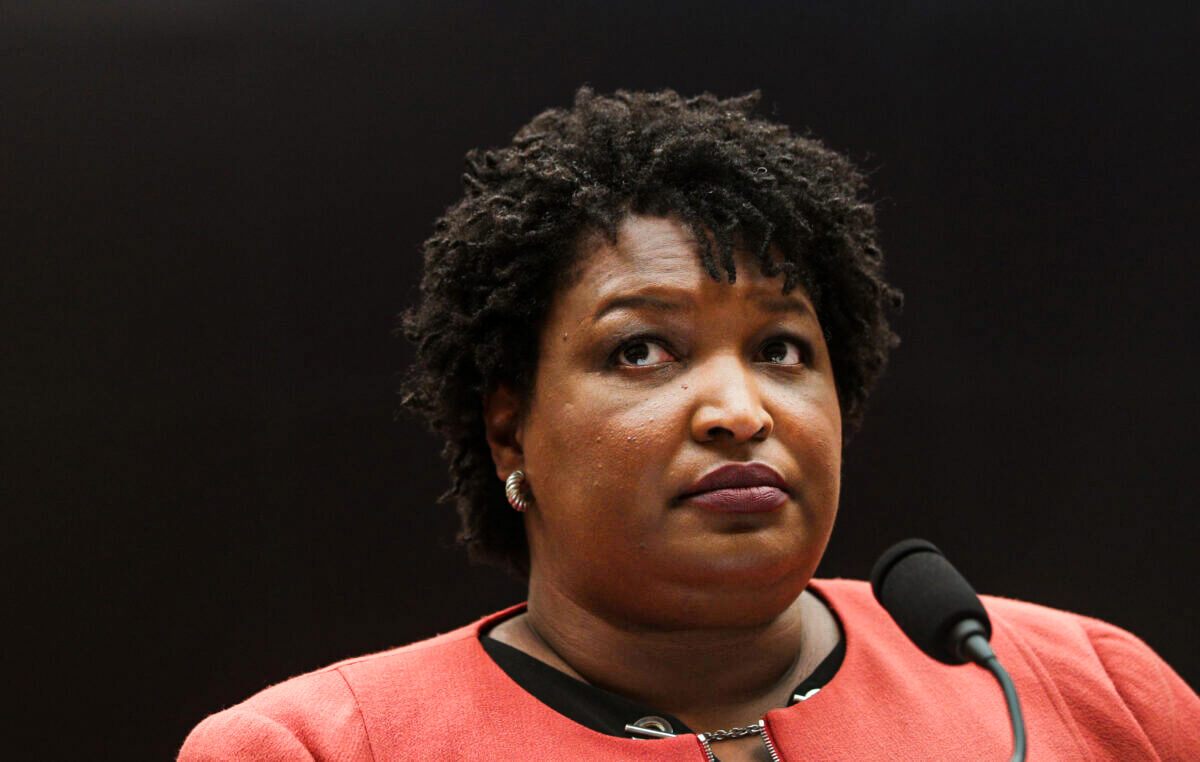 Stacey Abrams Apologizes for Maskless School Photo After Backlash