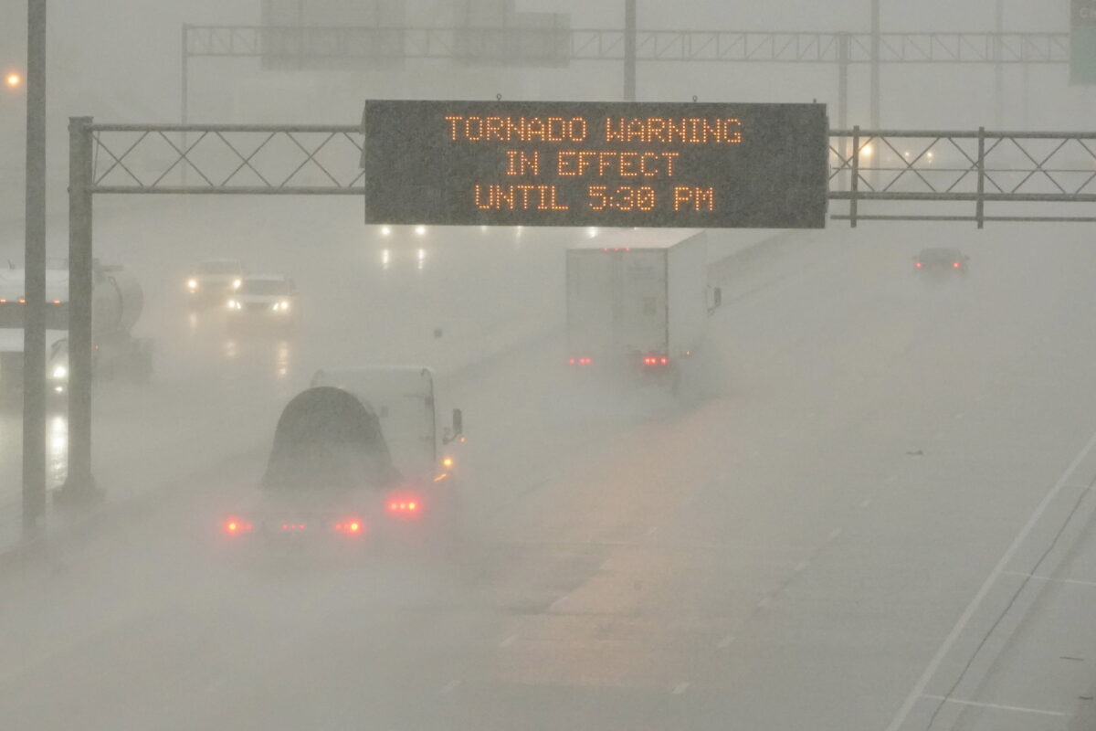 Severe Storms Pummel South Killing at Least 2 in Florida