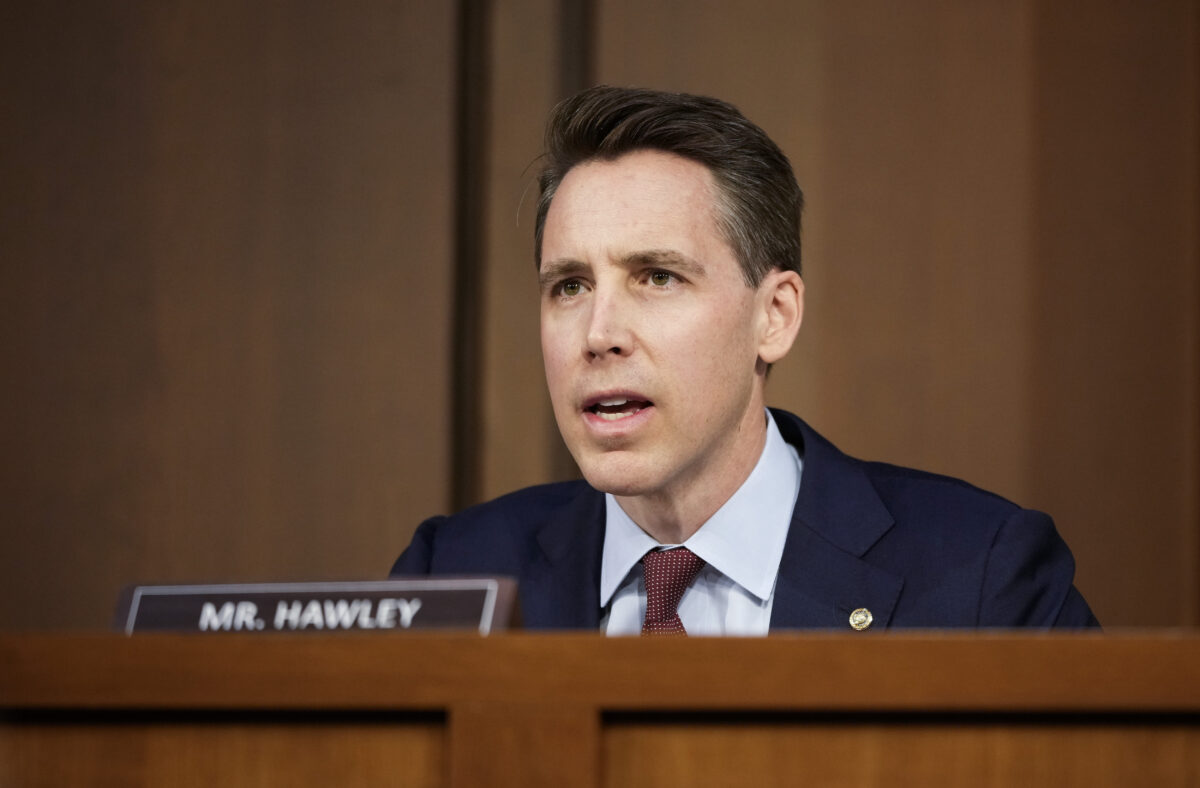 GOP Senator Says Republicans’ Strategy ‘Isn’t Working’ After Mitch McConnell Is Reelected Leader