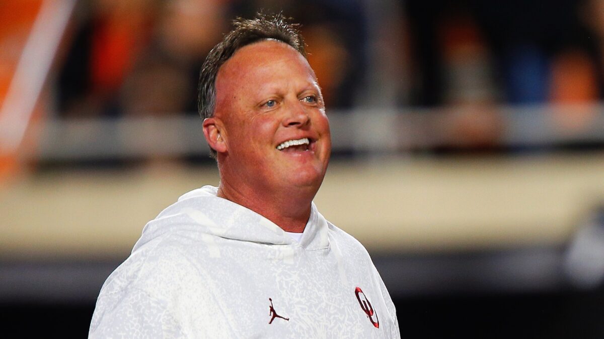 Oklahoma Football Coach Resigns After Reading Aloud ‘Shameful’ Word on Player’s iPad