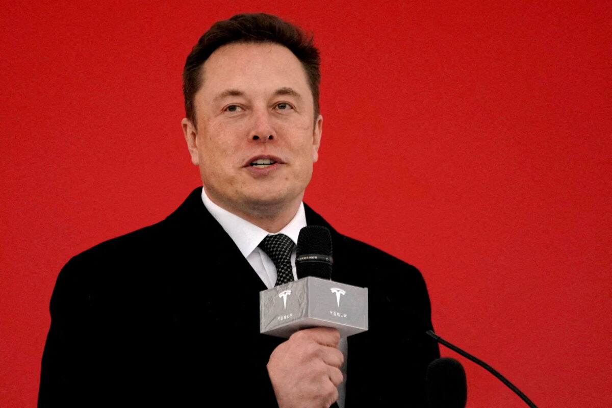 Elon Musk Claims ‘More Smoking Guns’ Are on the Way From Twitter