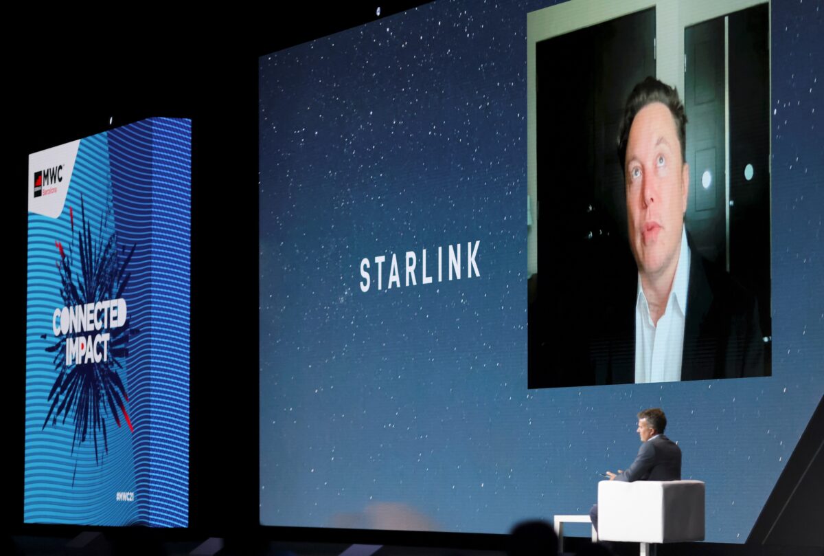 SpaceX Gets US Approval to Deploy up to 7,500 Satellites