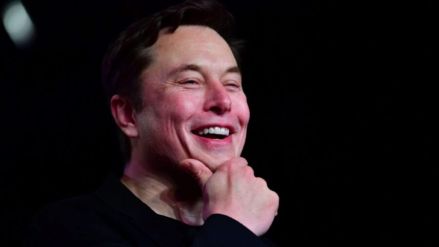 Musk’s ‘Name and Shame’ Strategy Works as Apple Resumes Advertising on Twitter