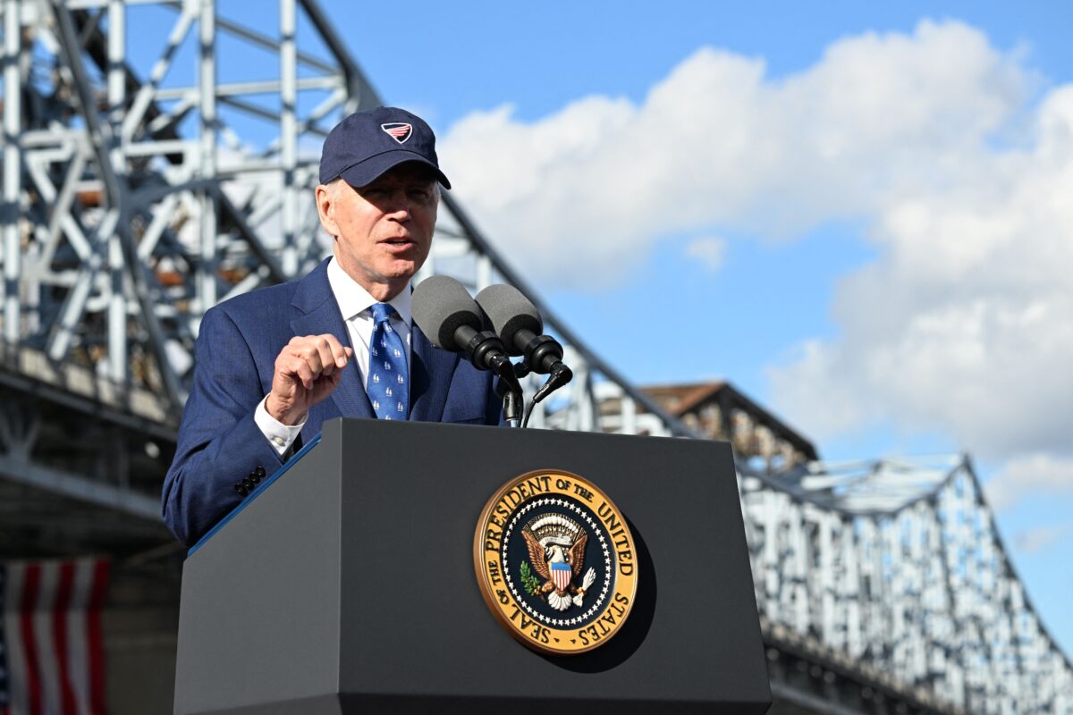 Biden Praises Bipartisanship and the Passing of Infrastructure Bill at ‘Dangerous’ Ohio River Bridge