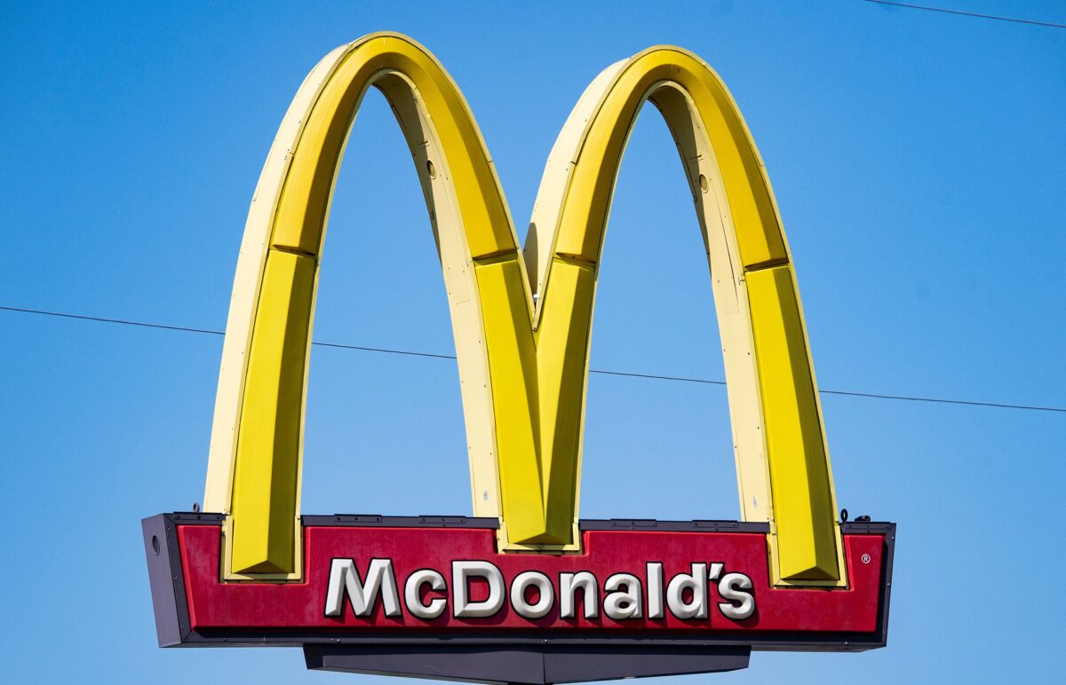 McDonald’s Tops Profit Estimates, Warns Inflation Pressures Persist