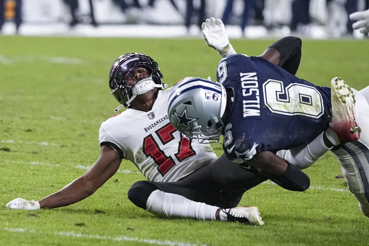 Tampa Bay’s Russell Gage Is Hospitalized With Neck Injury After Hit