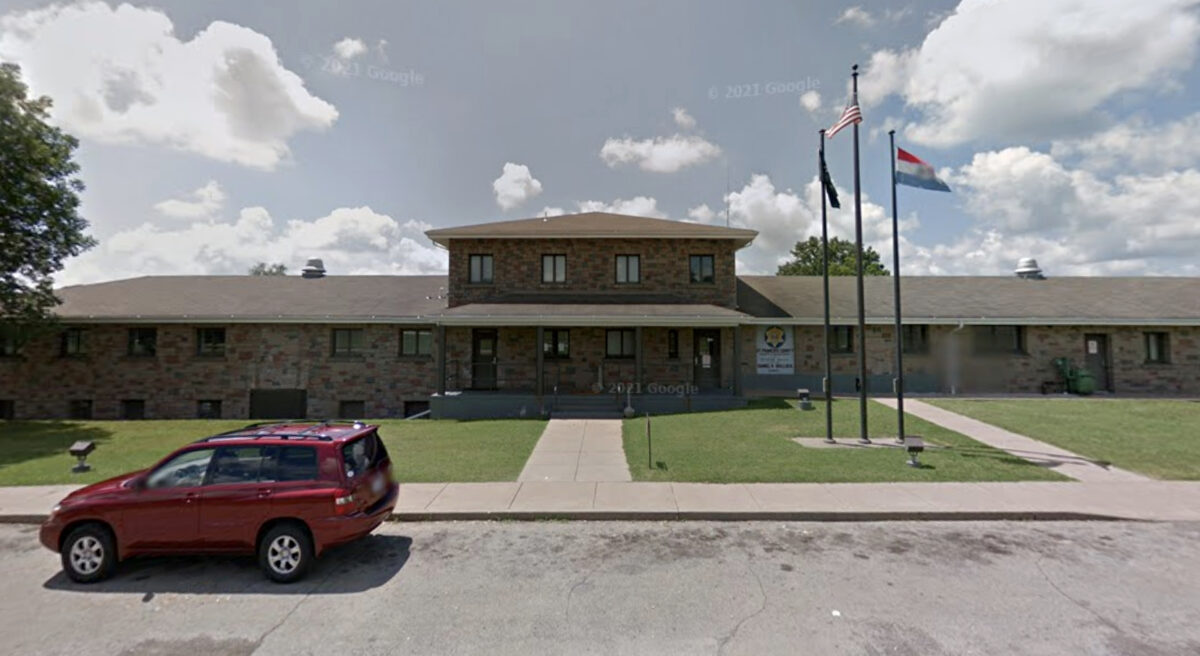 Missouri Inmates Remove Sink, Climb Through Wall to Freedom