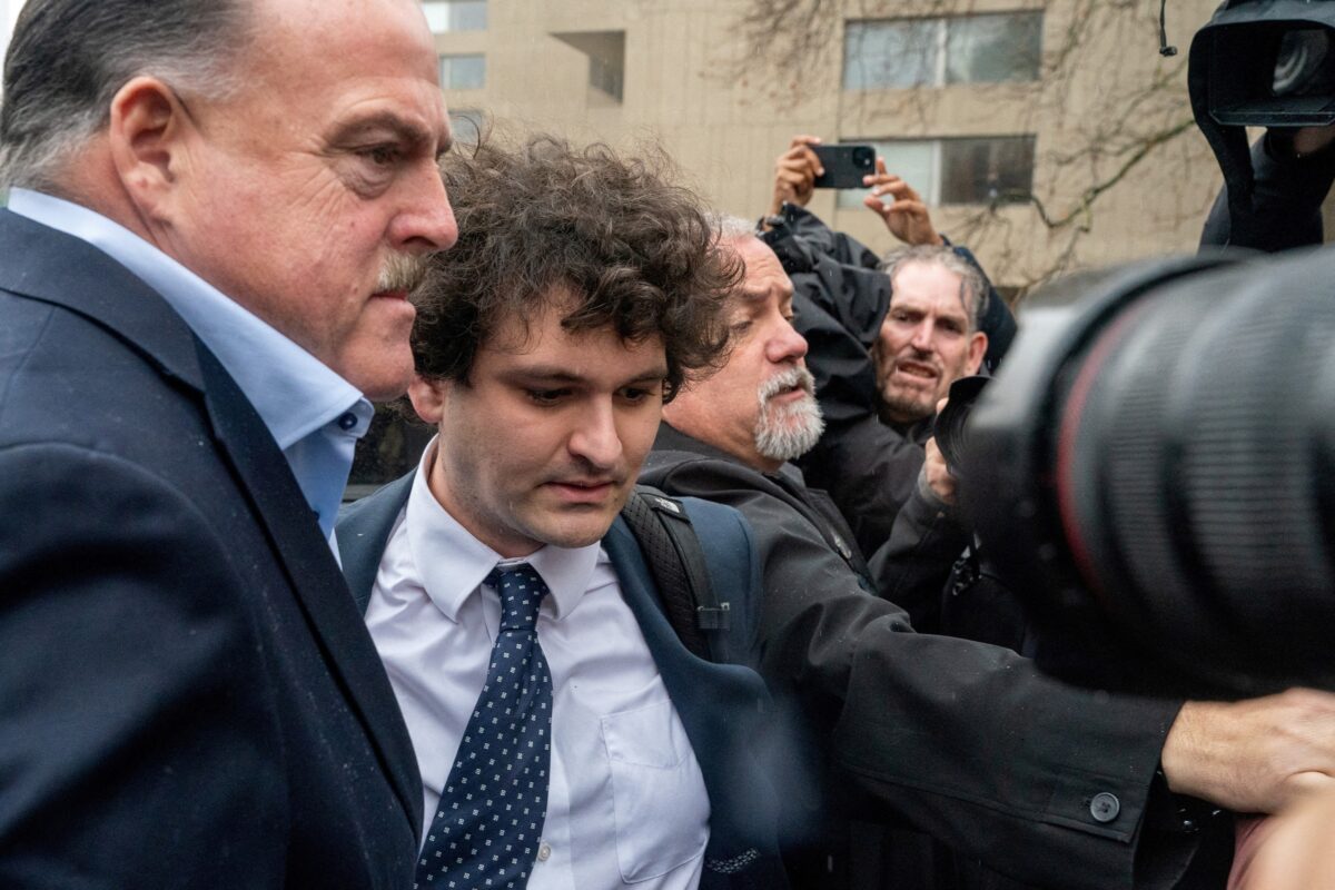 FTX Lawyers Threaten Politicians: Return Donations or Be Sued