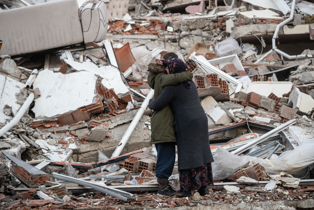 Los Angeles Rescue Teams Heading for Turkey Following Quake That Killed Over 7,000