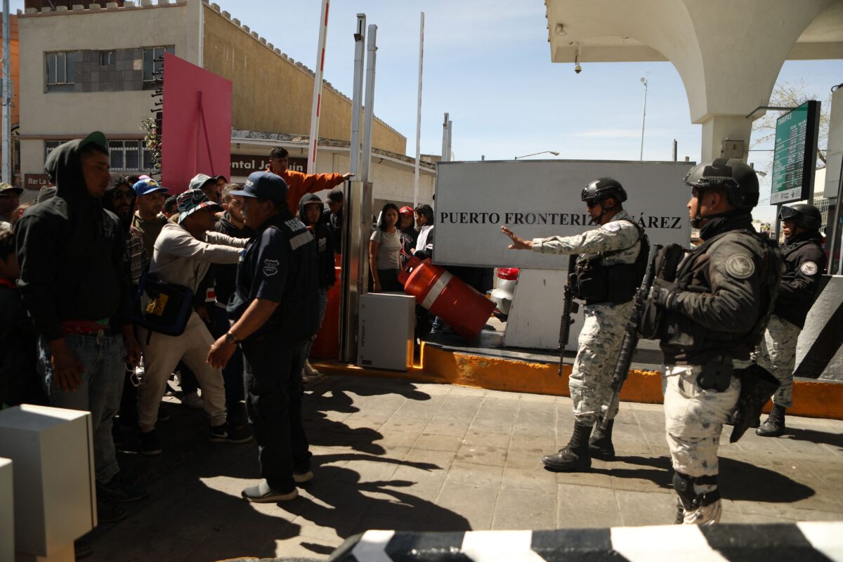 Hundreds of Illegal Immigrants Attempt to Storm Border at Texan Port of Entry