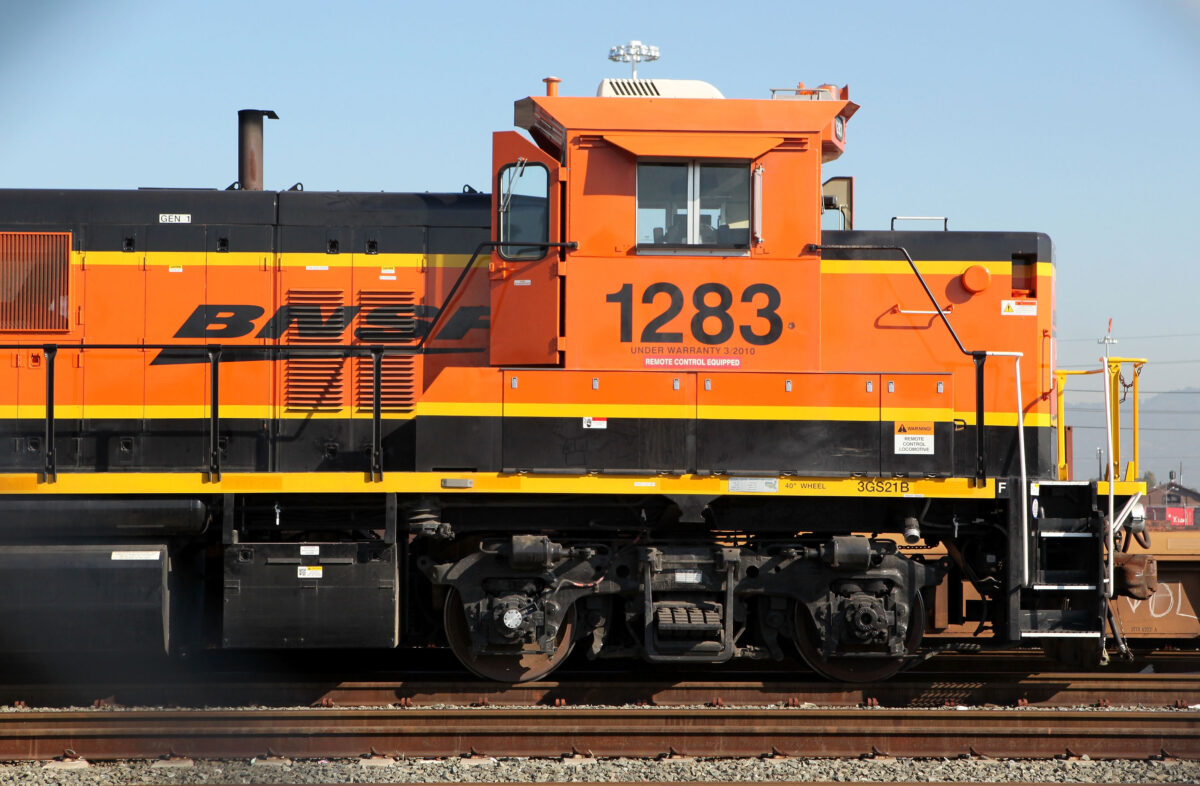 BNSF Train Derails in Washington State, Spilling Diesel Fuel