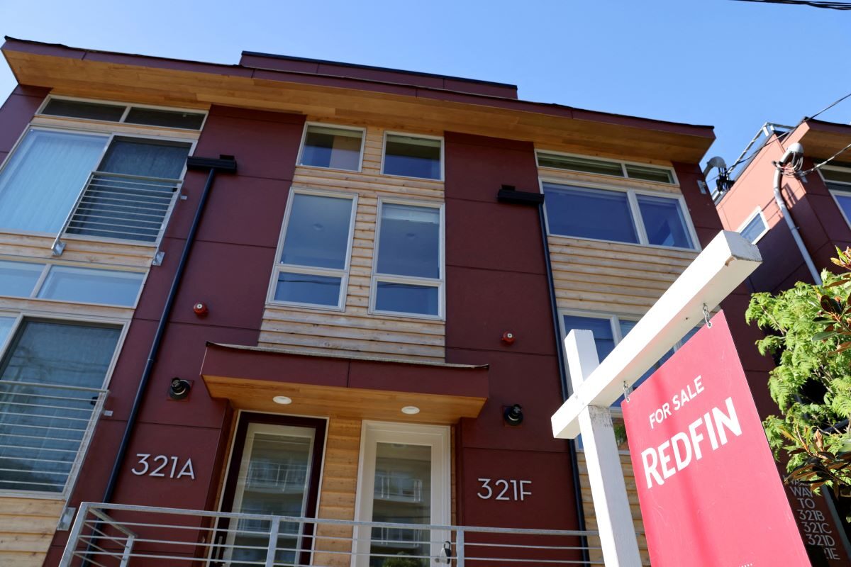 US Mortgage Refinancings Hit 6-month High on Rates Drop, MBA Says