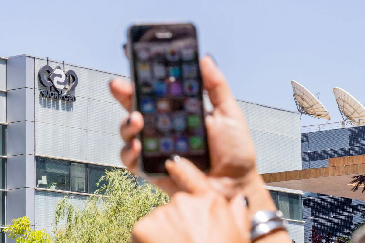 Apple Issues Emergency Updates to IPhones After Exploits Found