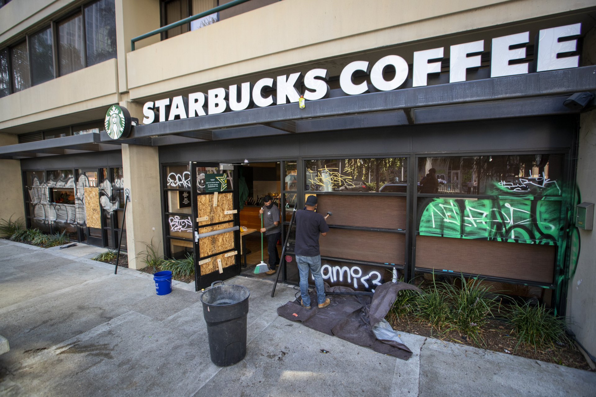 Exclusive--Alex 'HRH' Pierce: Starbucks Closing Stores in Los Angeles 'Bound to Happen' with Woke Agenda