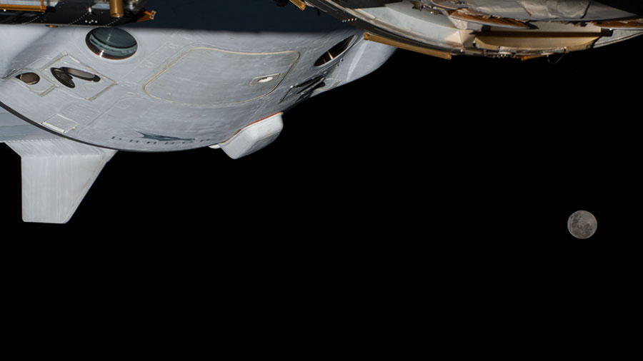 NASA Astronauts Complete Seat Liner Move
